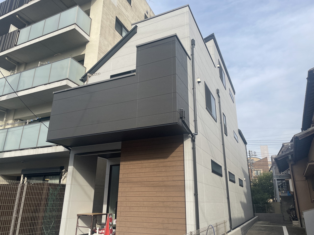 東京都江戸川区西小岩の3階建て住宅です